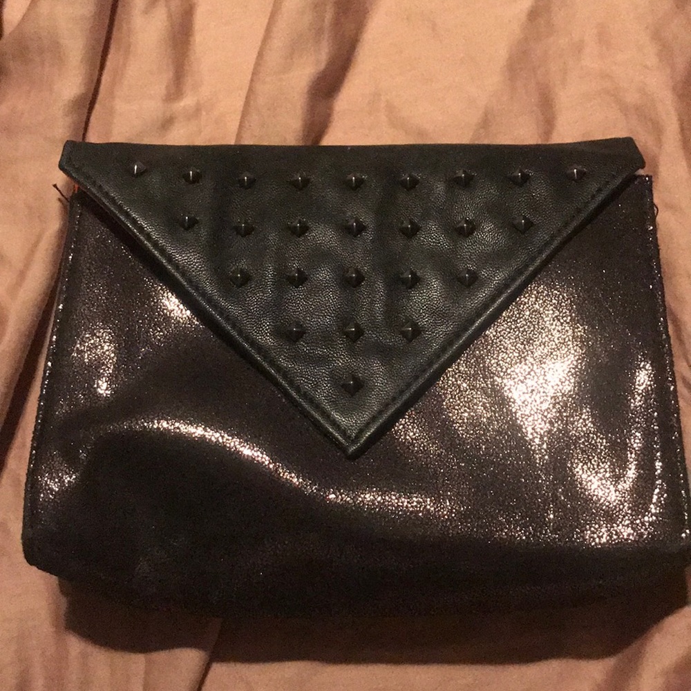 ❄️SNOW DAY SALE❄️ Benefit Cosmetics Clutch